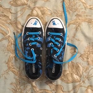 Low top, splatter paint converse